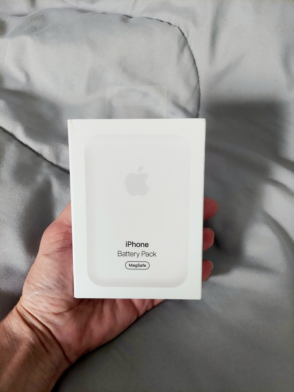 Apple MagSafe iPhone MagSafe White Portable Charger Battery Pack NWT Resortwear